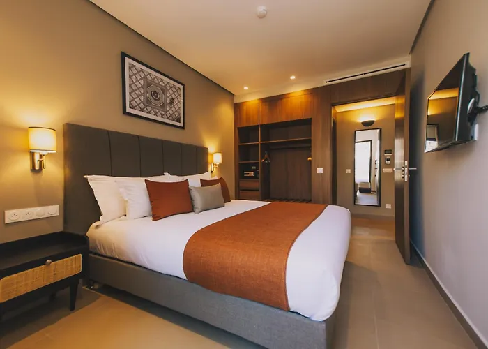 Dally Apart Hotel