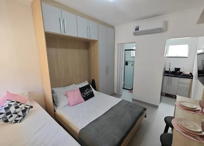 Apartamento no Centro de Mongaguá, perto da praia e com ar condicionado !