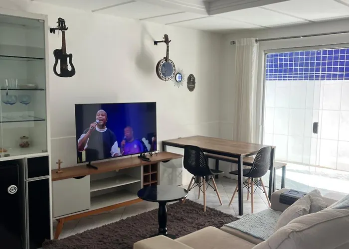 Apatapamento 2 quartos com excelente localização, segurança e com tudo o que você e sua família precisam pra uma estadia confortável!