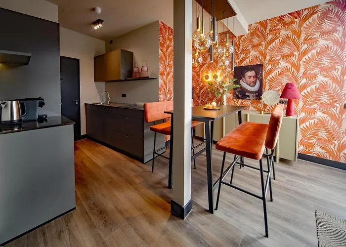 De Oranjestad - In De Winkelstraat