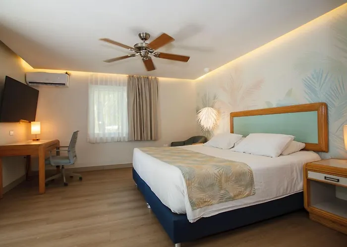Hotel Cocoplum Beach