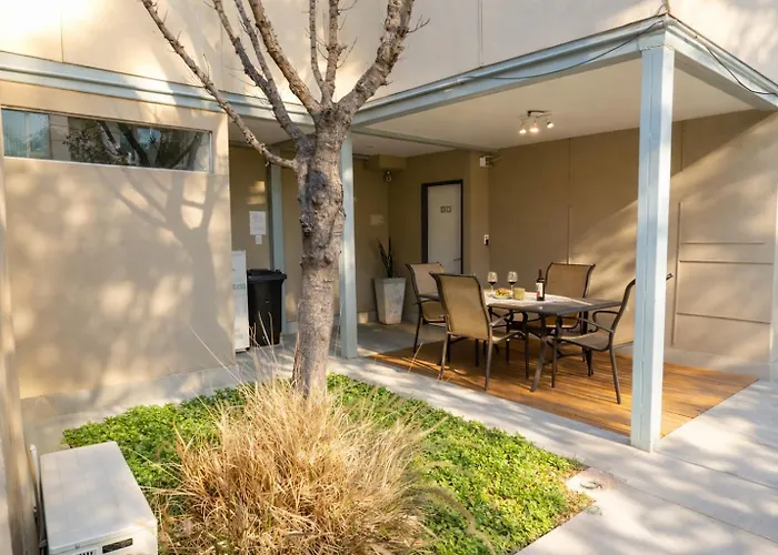 Casa Amalia Apartamentos Plaza Italia y Av Arístides a 50mts, lugar con jardín
