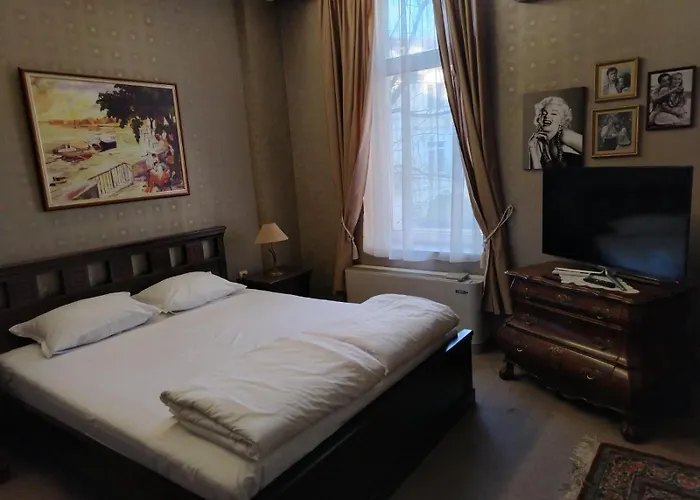 Семеен Хотел Старият Град