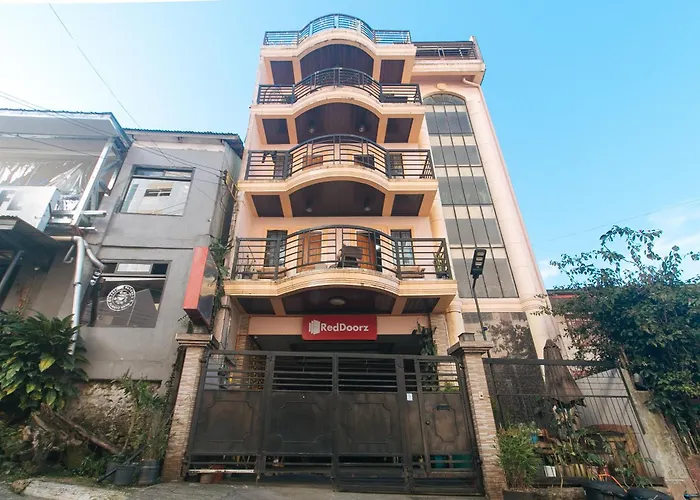 RedDoorz Hostel @ Faes Transient House