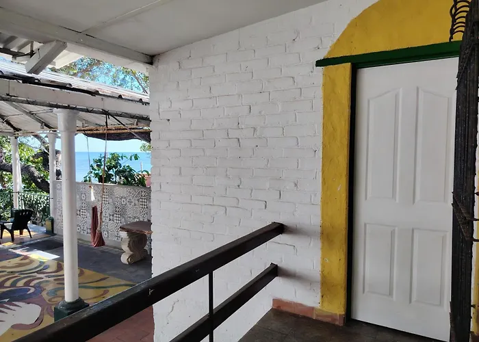 Chilamar Surf Lodge