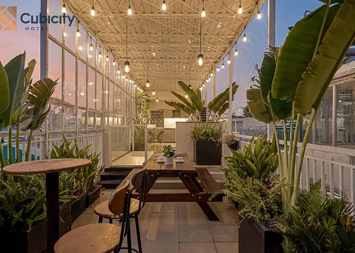 Cubicity Ton That Tung - 300M To Walking Street