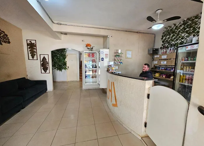 Lady Laura Hotel
