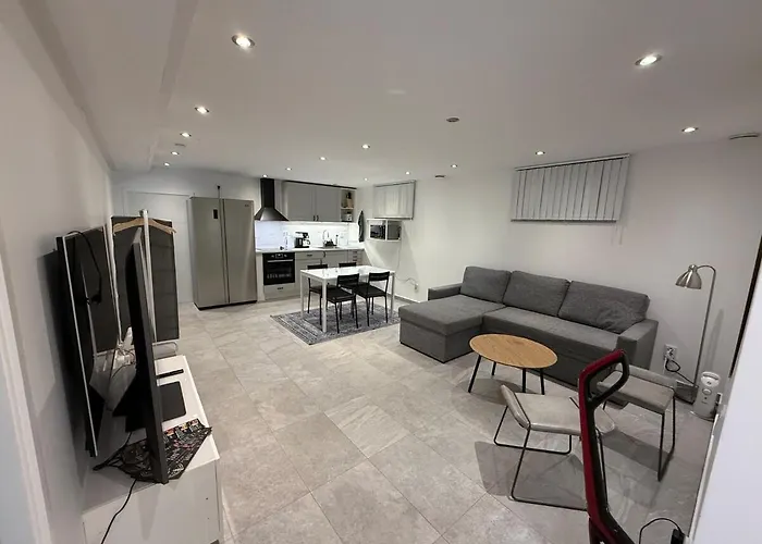 Fresh And Newly Renovated Basement Apartment