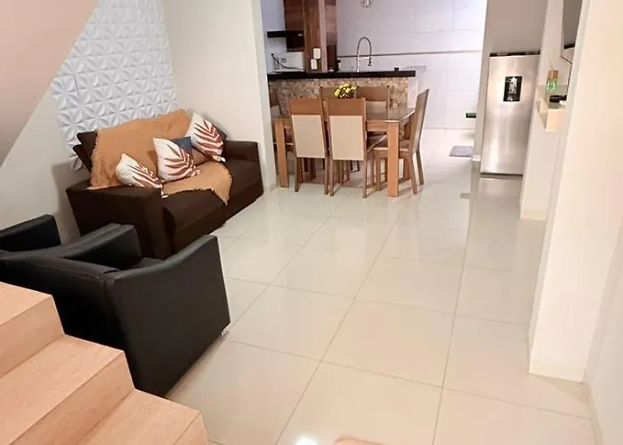 Sobrado de luxo em condomínio