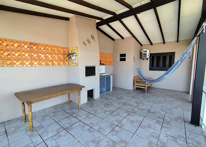 Apto com terraço coberto