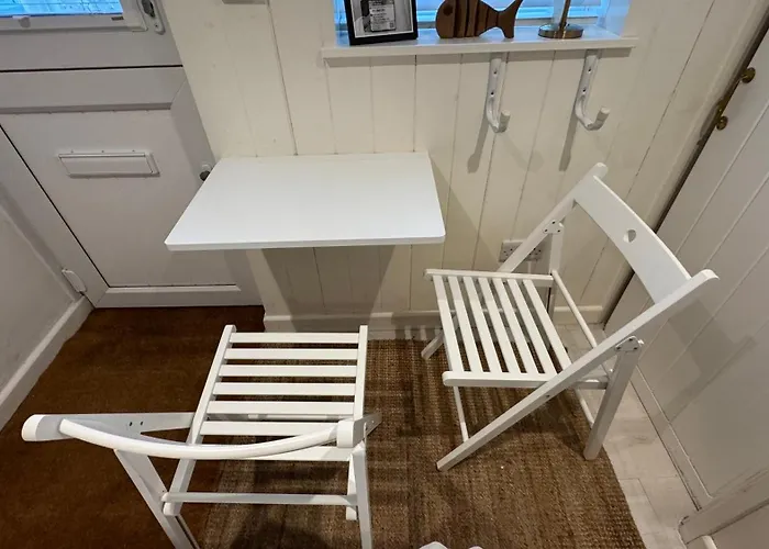 Smugglers Hide Cottage And Separate But Connecting Smugglers Cabin - - In A Beautifully Renovated Fishermans Cottage - - Harbour Views - - Beach Only 10 Metres - - Renovation Awards Winner - - Book Both For An Even Larger Property - - Book Today!!