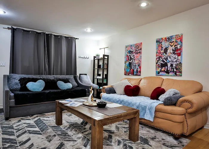 250 Meters To Metro Berri Uqam - Spacious Fully Equipped Apartments - 1 Free Parking Per Unit - In-Unit Washer & Dryer - Fully Stocked Kitchen - Workspace Provided - Fast Wifi - 5 Minute Walk To The Famous St Catherine & St Denis Street