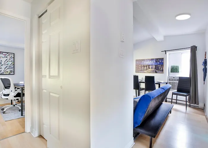 250 Meters To Metro Berri Uqam - Spacious Fully Equipped Apartments - 1 Free Parking Per Unit - In-Unit Washer & Dryer - Fully Stocked Kitchen - Workspace Provided - Fast Wifi - 5 Minute Walk To The Famous St Catherine & St Denis Street