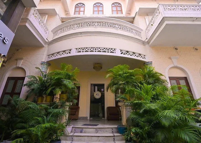 Shree Ganesha Palace Near Kashi Vishwanath Temple