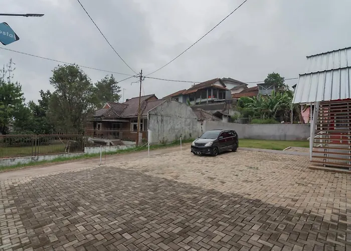 Reddoorz Plus Near Lembang Park & Zoo