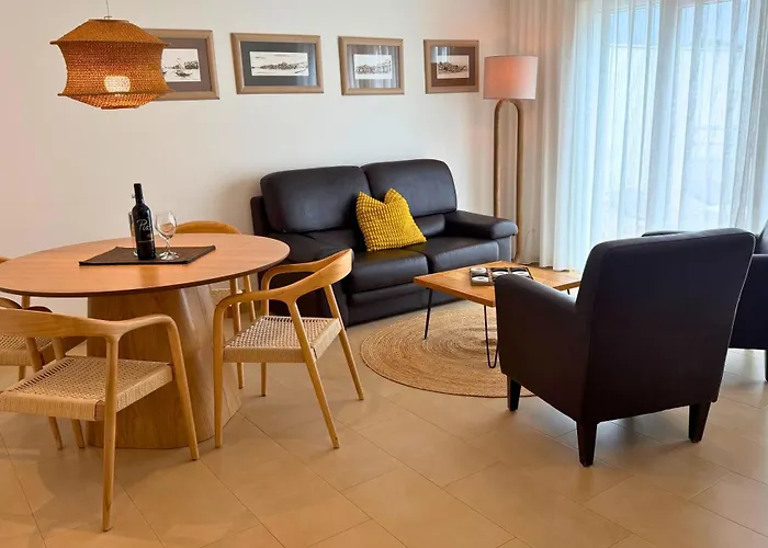 Pine Tree Seaside Apartments 500M To Beach