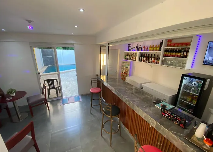 Hostal Y Piscina