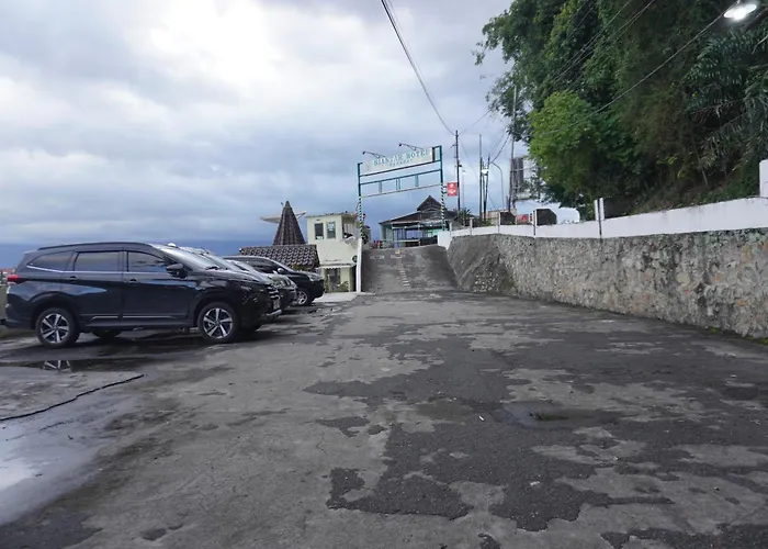 Siantar Hotel Parapat