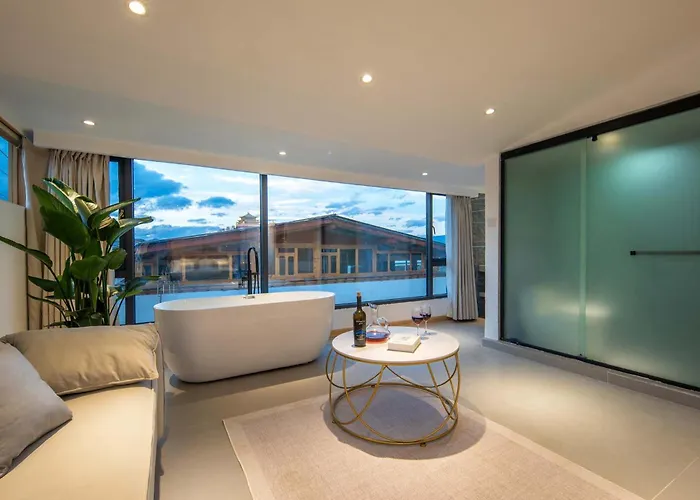 Shangri-La Jingyue Homestay