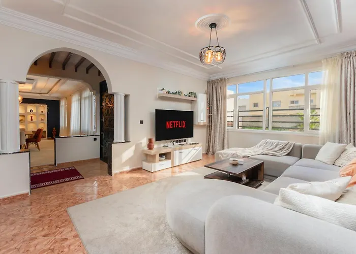 Calm & Spacious Villa - 5Mn Walk To Beach - Work Friendly