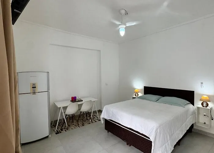 Suite 1 com Ar-Condicionado, TV, Wi-Fi e Geladeira