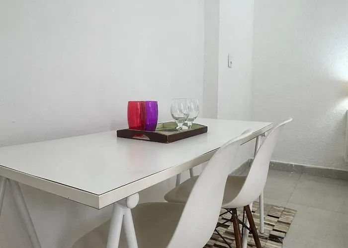 Suite 1 com Ar-Condicionado, TV, Wi-Fi e Geladeira