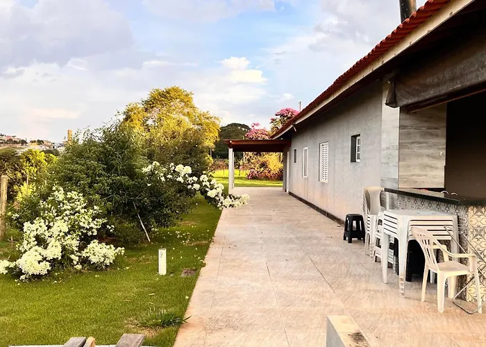 Chácara com piscina em Piracaia - 1 Km da cidade