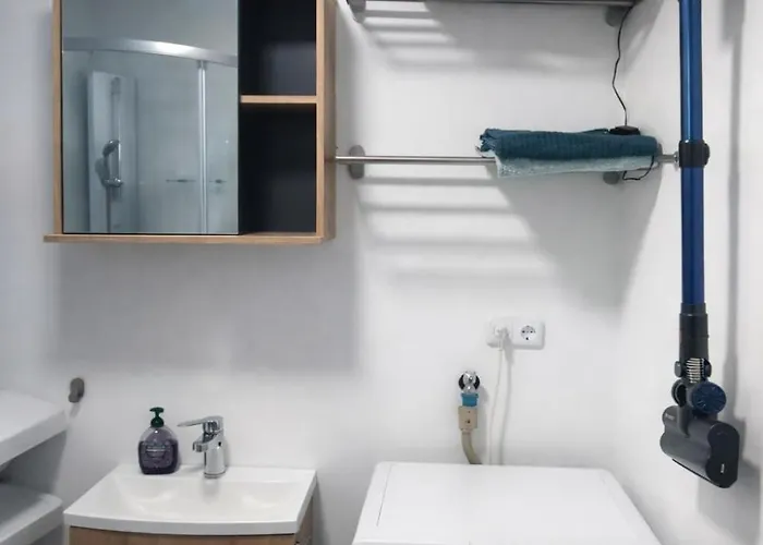 Tiny House im Seecontainer mit Parkplatz Garten