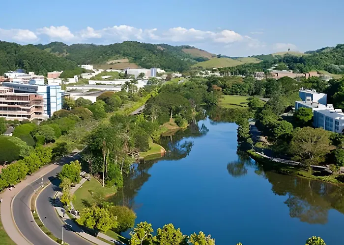 600m da UFV 100m da Rodoviária