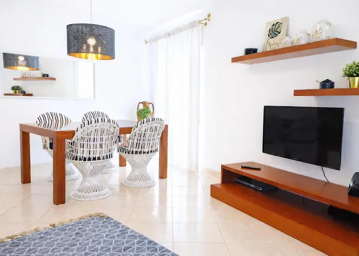 Avenue Apartment - Family-Friendly T2 - Estacionamento Privado
