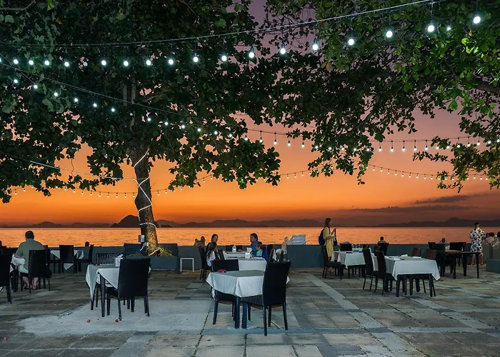 Blue Bay Resort - Access To Pool And Beach-Phuket & Krabi