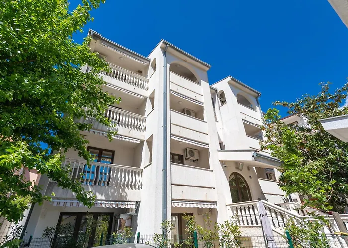 Magnolia Rooms And Apartments