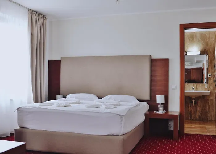 Hotel Dennis