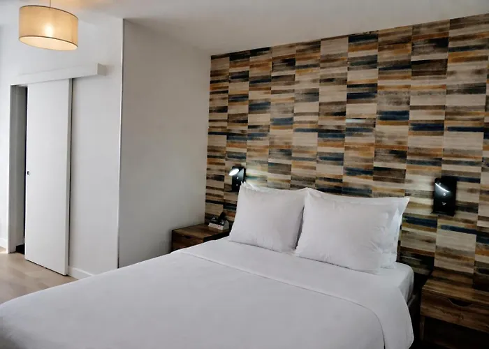Hotel La Porte Saint Pierre-Logis Hotel Intra Muros Renove En 2026