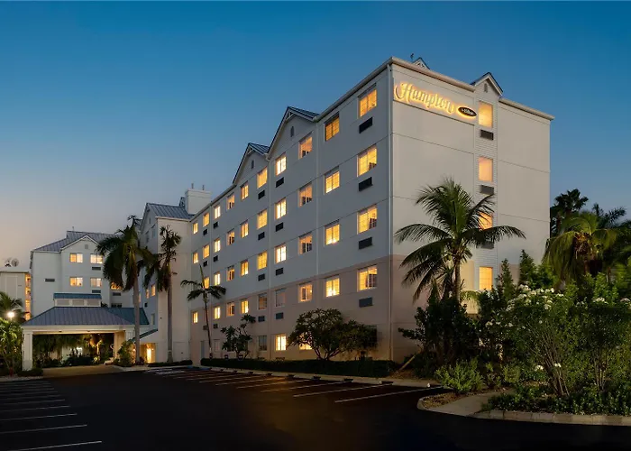 Comfort Suites Seven Mile Beach