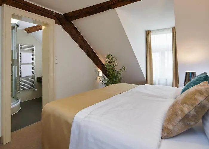 Golden Angel Suites By Adrez Praga