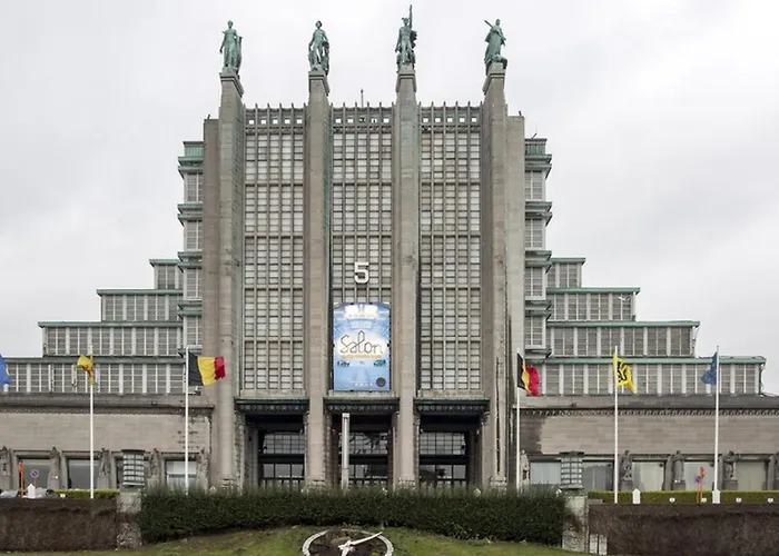 Atomihotel: Contemporary Comfort Steps From The Atomium! Jette