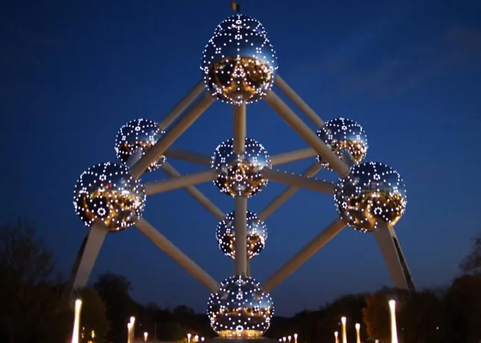 Atomihotel: Contemporary Comfort Steps From The Atomium!