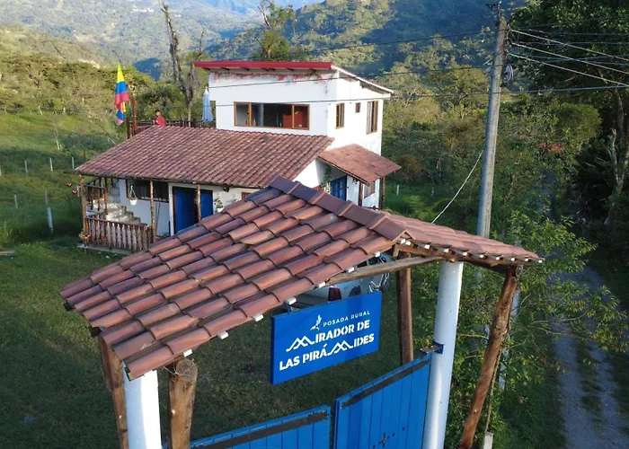 Mirador De Las Pirámides