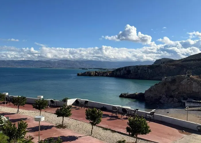 Golden Bay Hotel