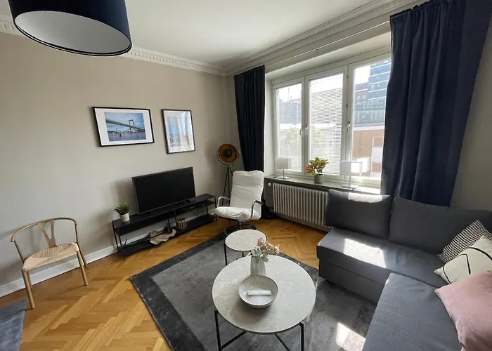 Cozy 1-Bedroom Apartment That Sleeps 4 People