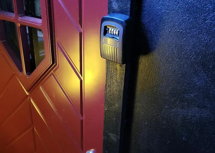 Mysigt Rum Med Hotellkaensla Och Solig Uteplats