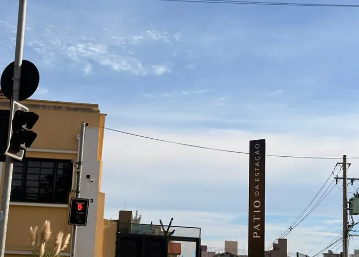 Studio moderno, perto de tudo com garagem e ar