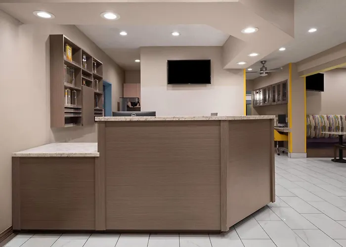 Days Inn & Suites By Wyndham Airport Albuquerque