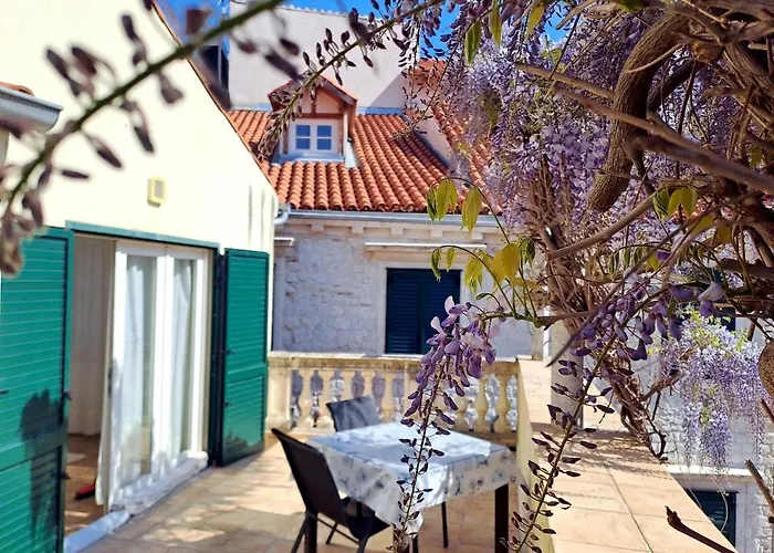 Medulic Palace Rooms & Apartments