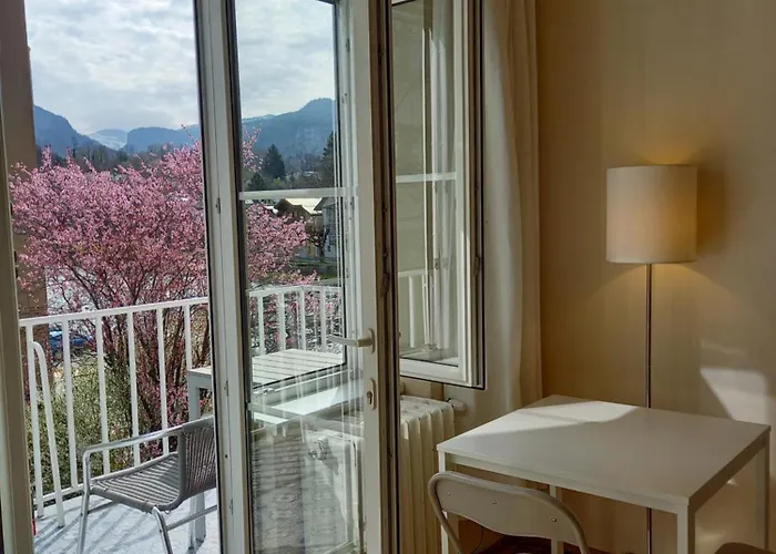 WOLKE, Apartment mit Balkon am Fluss, Zentrum, Parkplatz