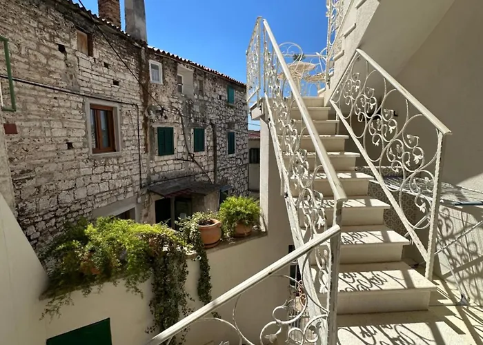 Karmelita'S Place - Apartmani