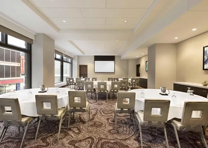 Embassy Suites By Hilton Minneapolis Downtown Hotel