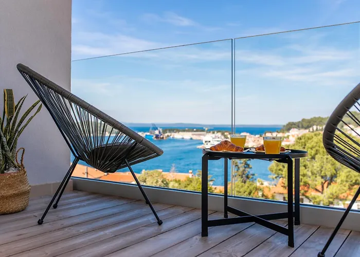 Beautiful View Apartment With Garage Space
