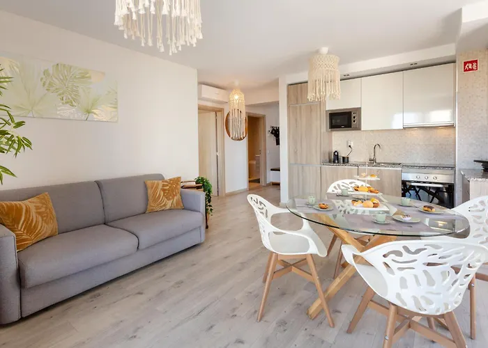 Mcrame Design Apt Sea View, Beachfront, Swimming Pool, 2Bdr, 2Bar, 6 Pax, Praia Da Rocha